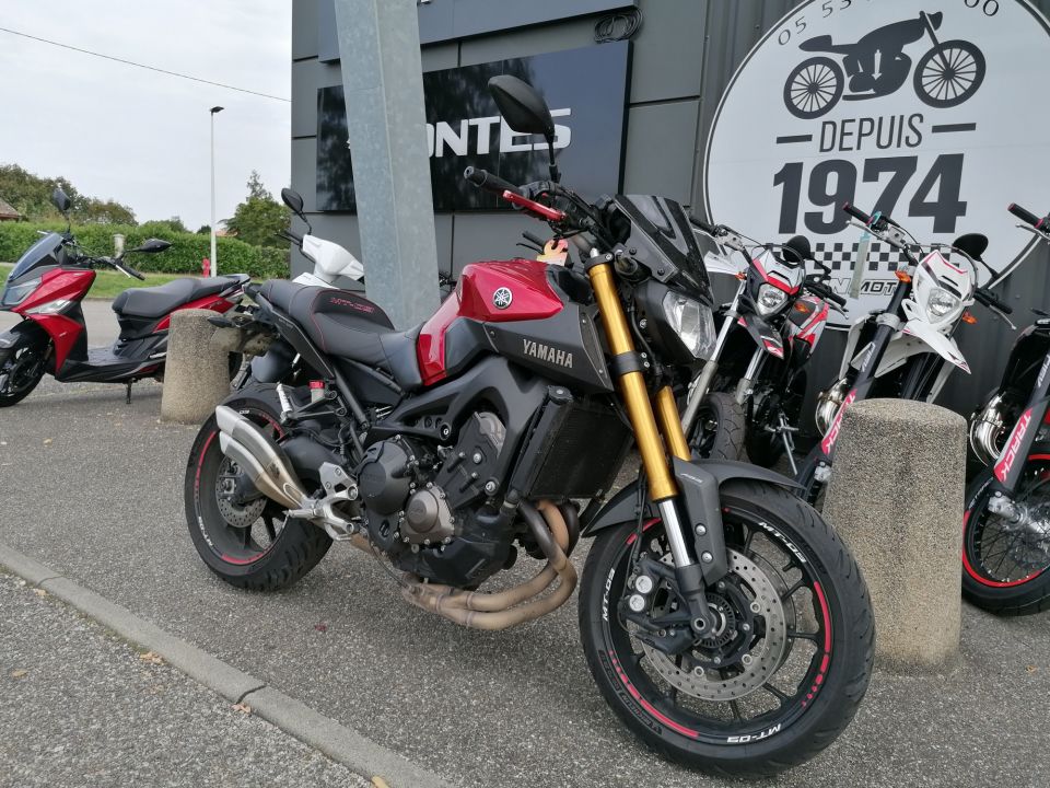 YAMAHA MT-09 4