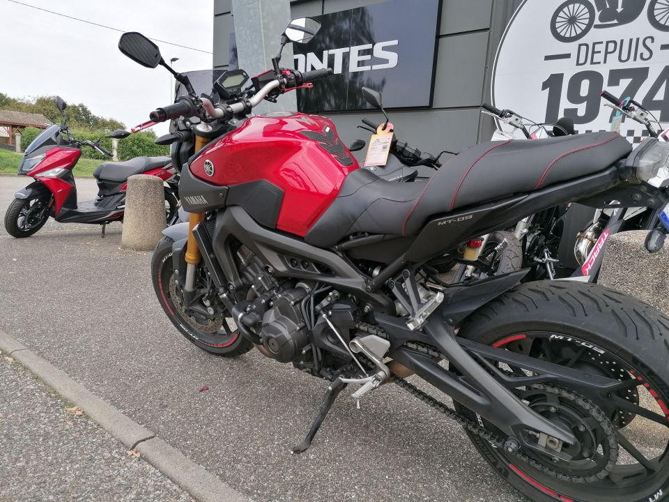 YAMAHA MT-09 4