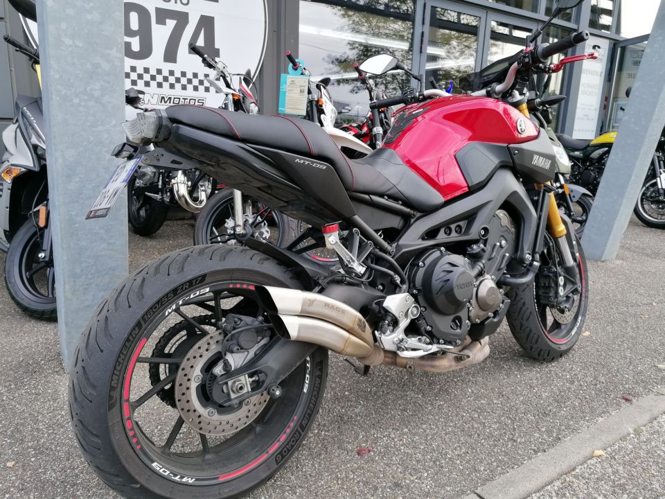 YAMAHA MT-09 4