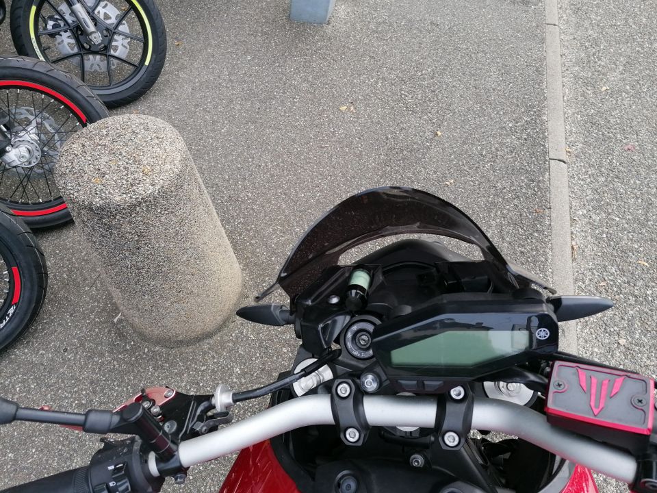 YAMAHA MT-09 4