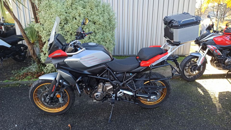 QJ MOTOR SRT 700 X TOURING 4