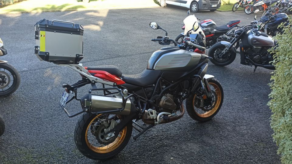 QJ MOTOR SRT 700 X TOURING 4