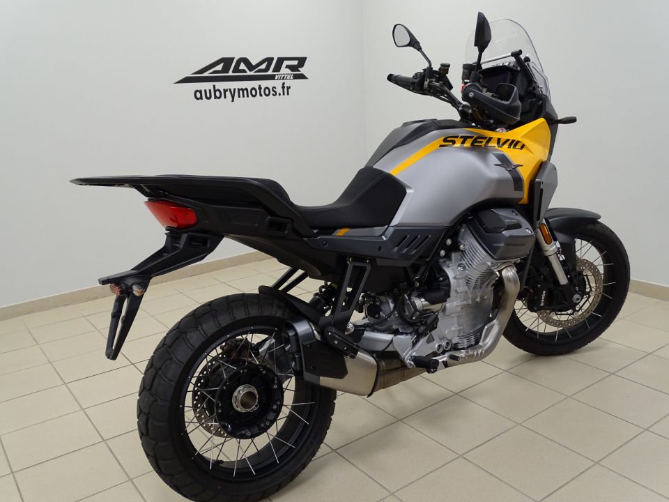 MOTO GUZZI STELVIO 4