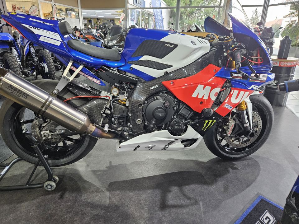 YAMAHA YZF 1000 R1 4