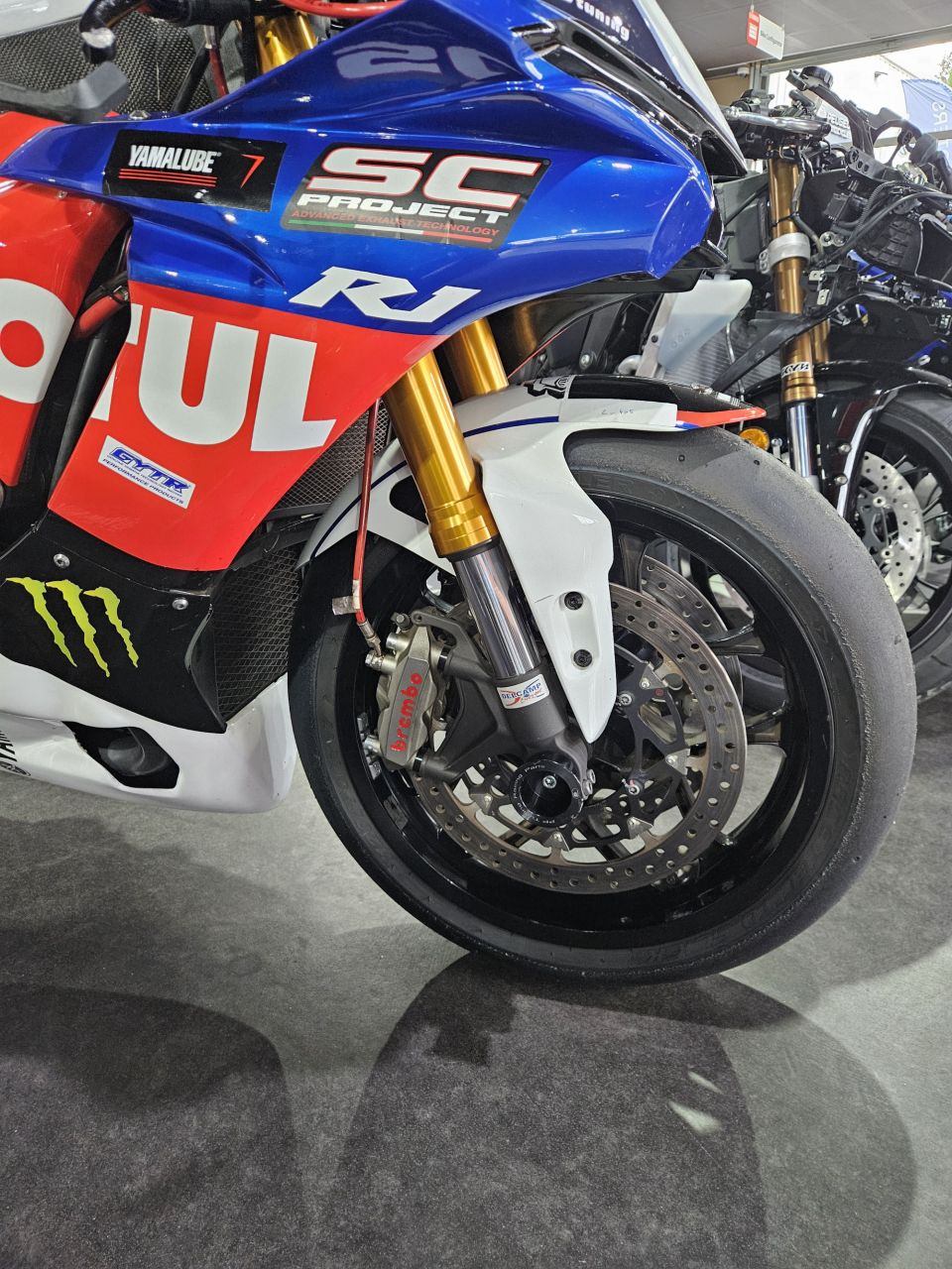 YAMAHA YZF 1000 R1 4