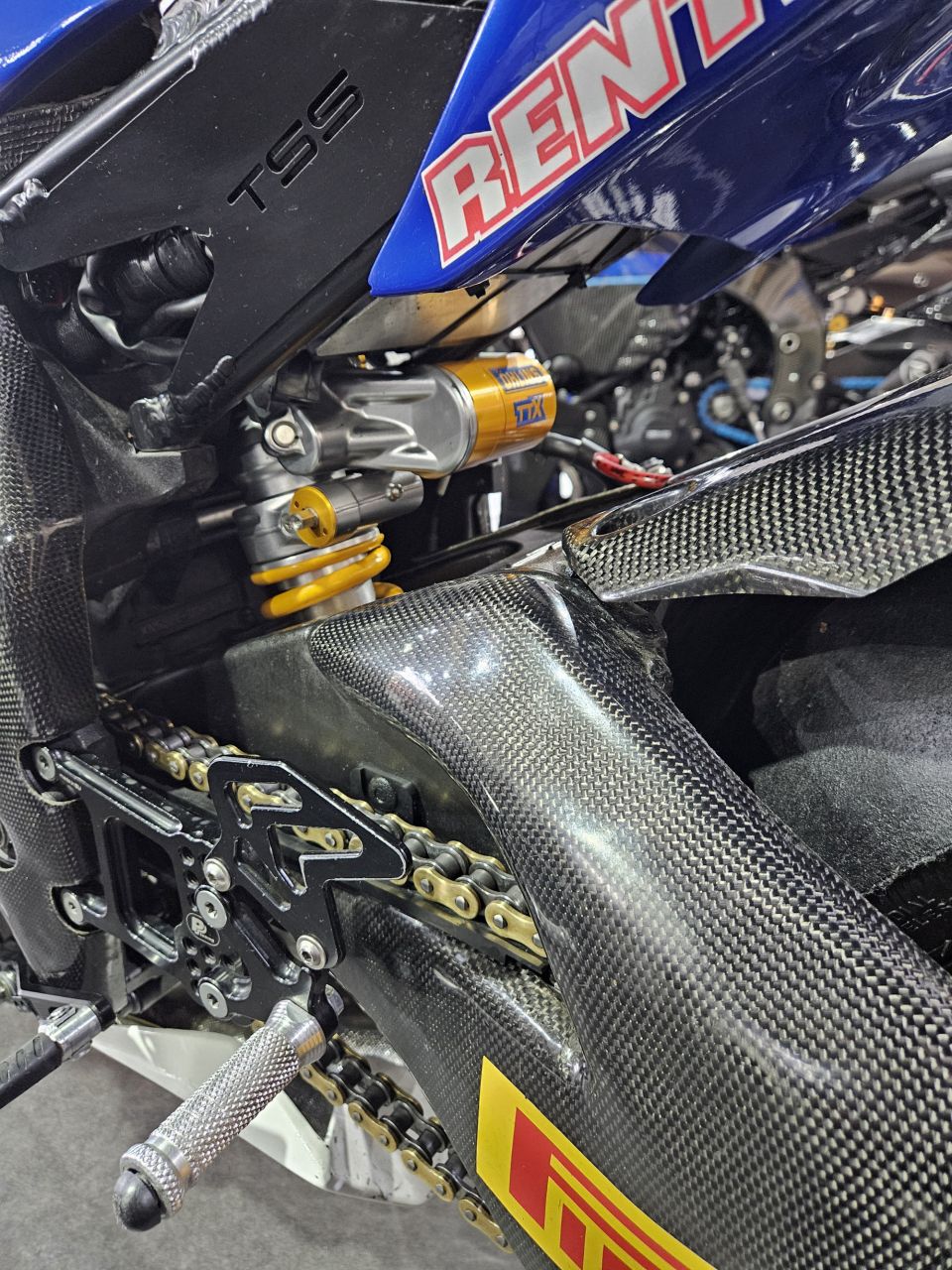 YAMAHA YZF 1000 R1 4