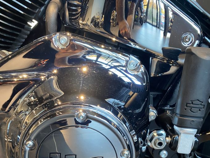 HARLEY-DAVIDSON SOFTAIL HERITAGE 1868 CLASSIC 4