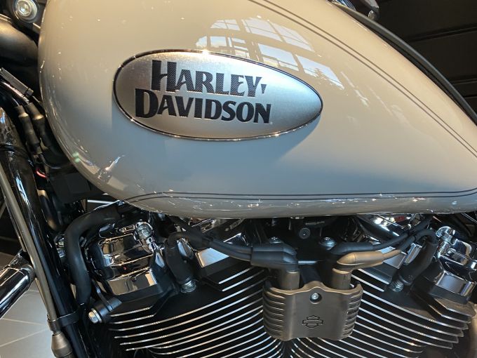 HARLEY-DAVIDSON SOFTAIL HERITAGE 1868 CLASSIC 4