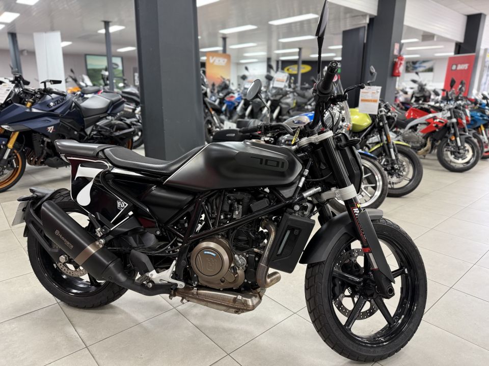 HUSQVARNA SVARTPILEN 701 4