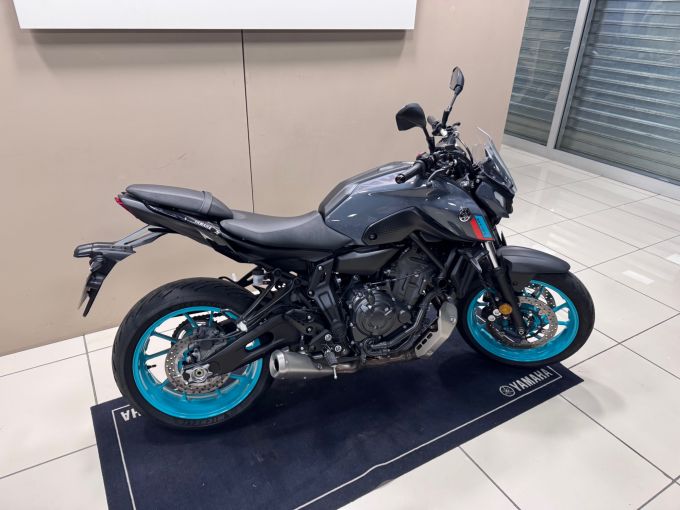 YAMAHA MT-07 4