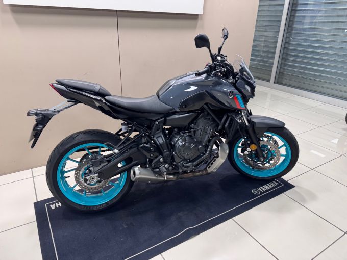 YAMAHA MT-07 4