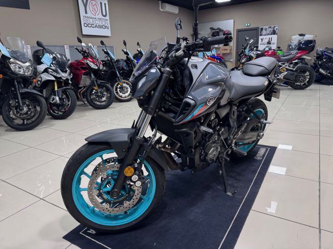 YAMAHA MT-07 4