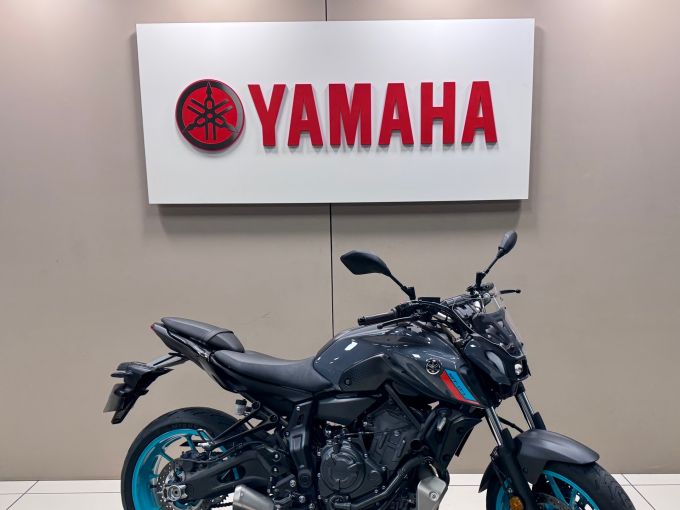 YAMAHA MT-07 4