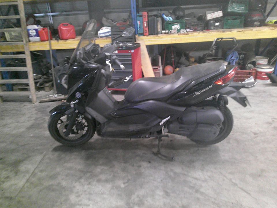 YAMAHA X-MAX 125 4