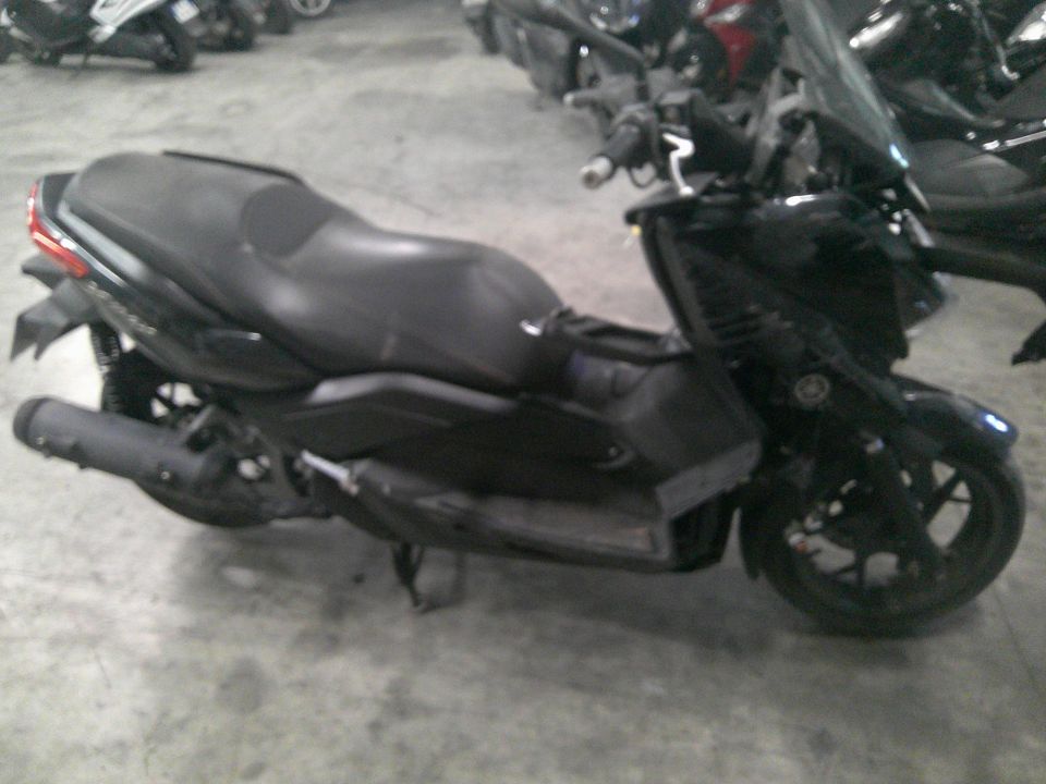 YAMAHA X-MAX 125 4