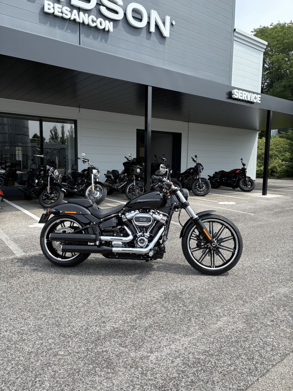 HARLEY-DAVIDSON SOFTAIL BREAKOUT 1868 4