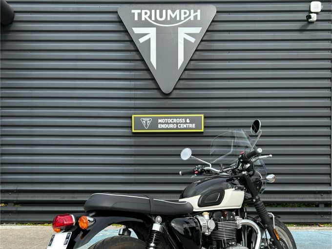 TRIUMPH BONNEVILLE T120 4