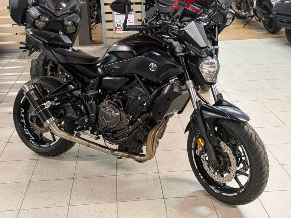 YAMAHA MT-07 (47.5CV) 4