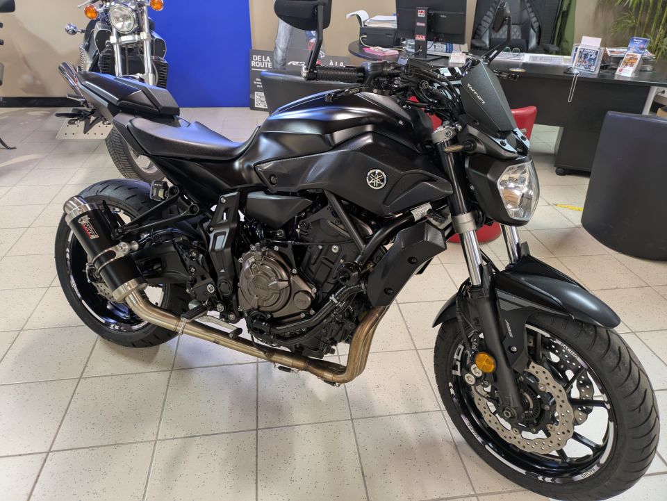 YAMAHA MT-07 (47.5CV) 4