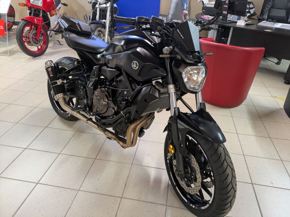 YAMAHA MT-07 (47.5CV) 4