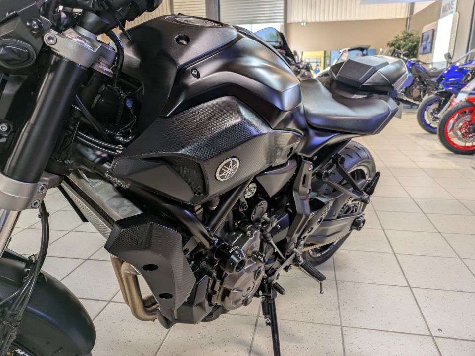 YAMAHA MT-07 (47.5CV) 4