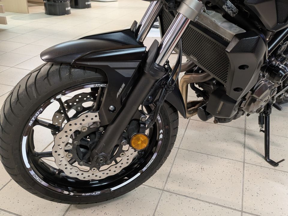 YAMAHA MT-07 (47.5CV) 4