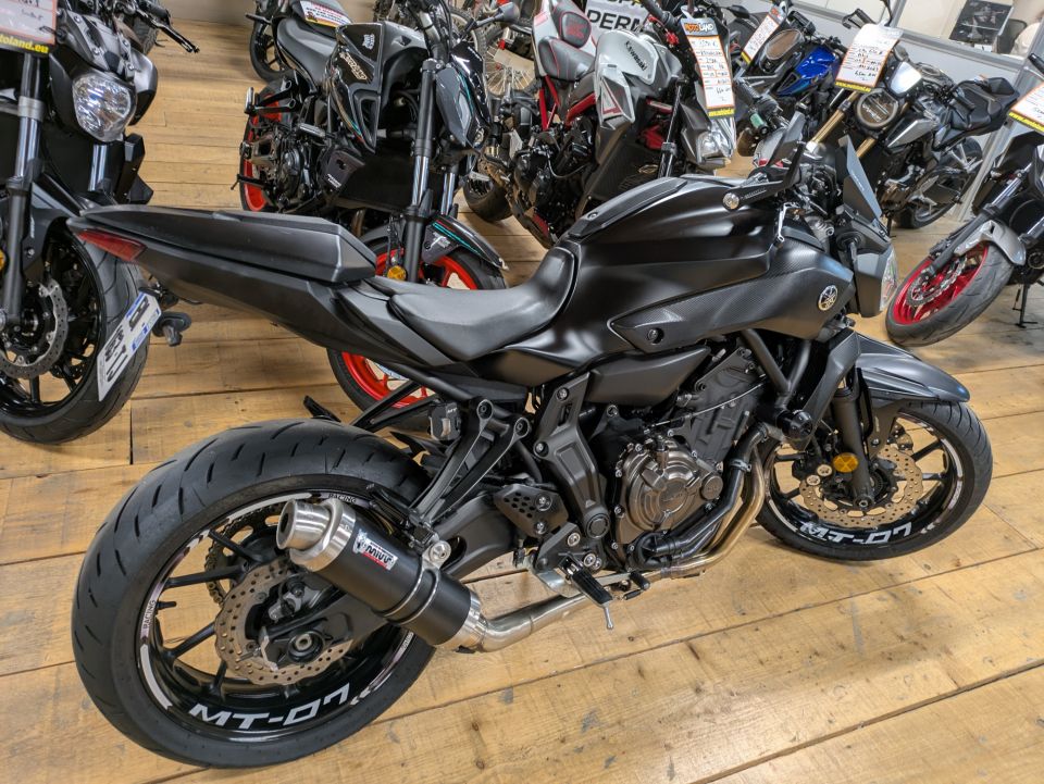 YAMAHA MT-07 (47.5CV) 4