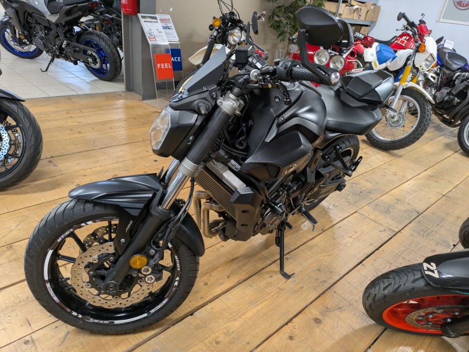YAMAHA MT-07 (47.5CV) 4