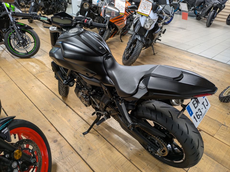YAMAHA MT-07 (47.5CV) 4