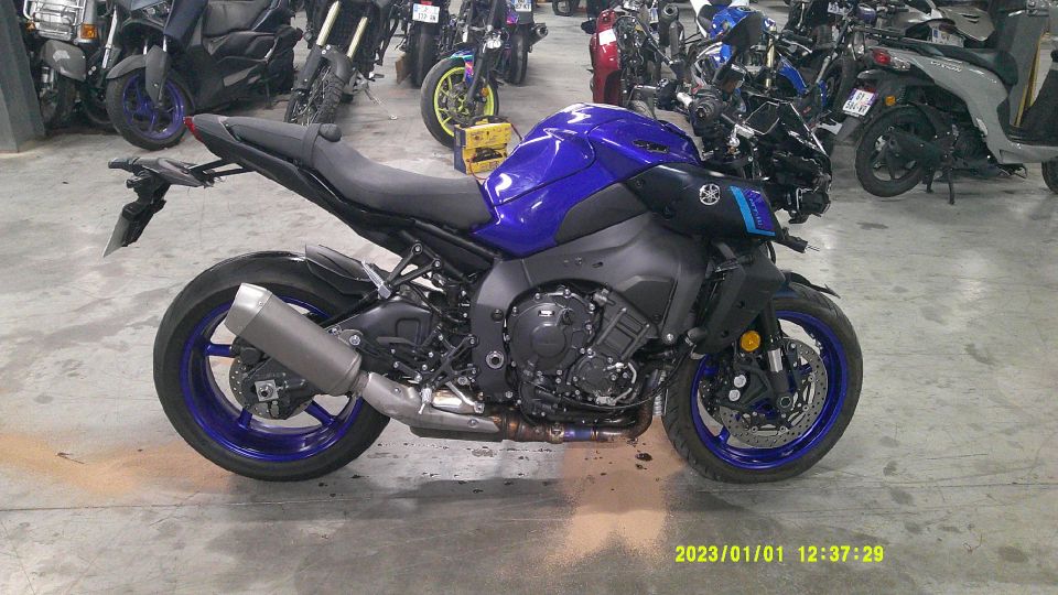 YAMAHA MT-10 4