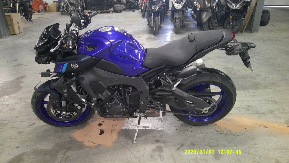 YAMAHA MT-10 4