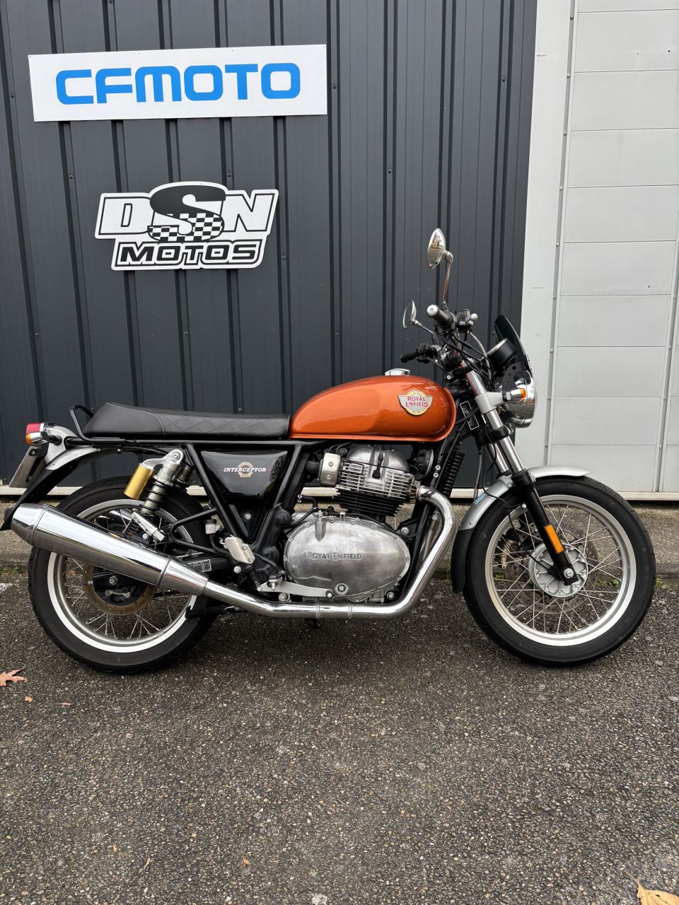 ROYAL ENFIELD INTERCEPTOR 4