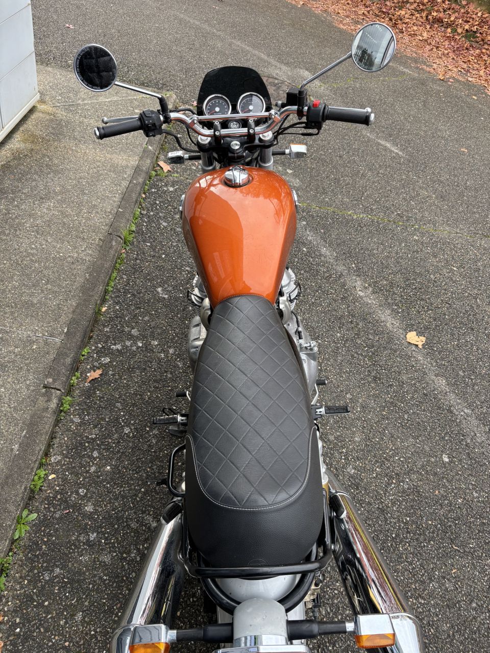 ROYAL ENFIELD INTERCEPTOR 4