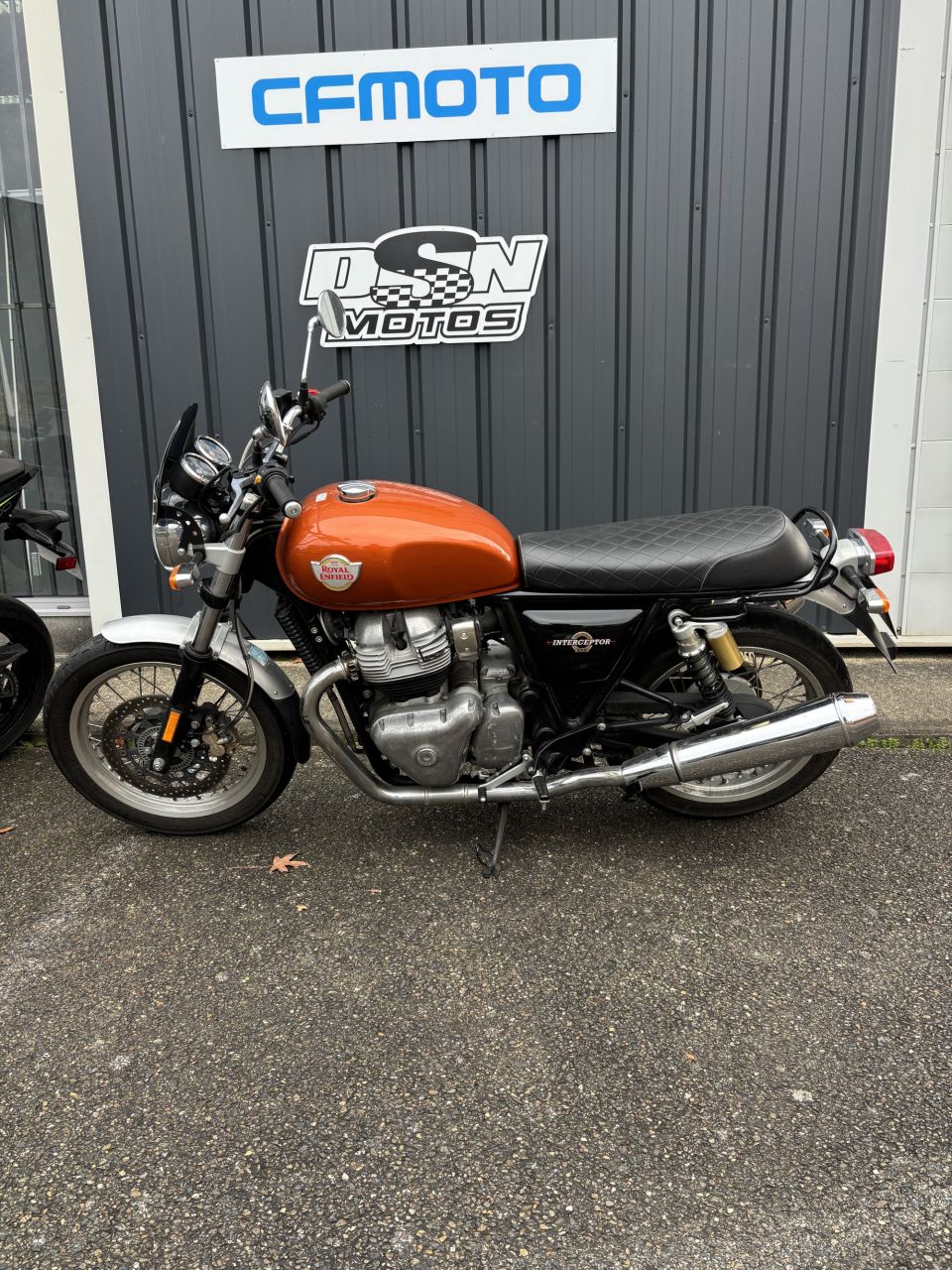ROYAL ENFIELD INTERCEPTOR 4