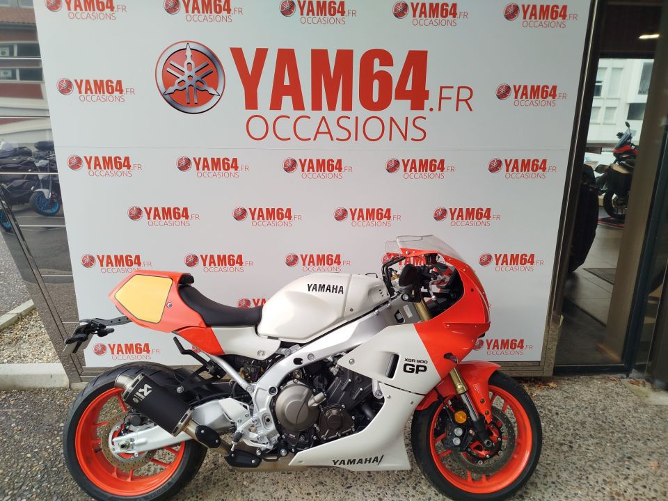 YAMAHA XSR 900 GP 4