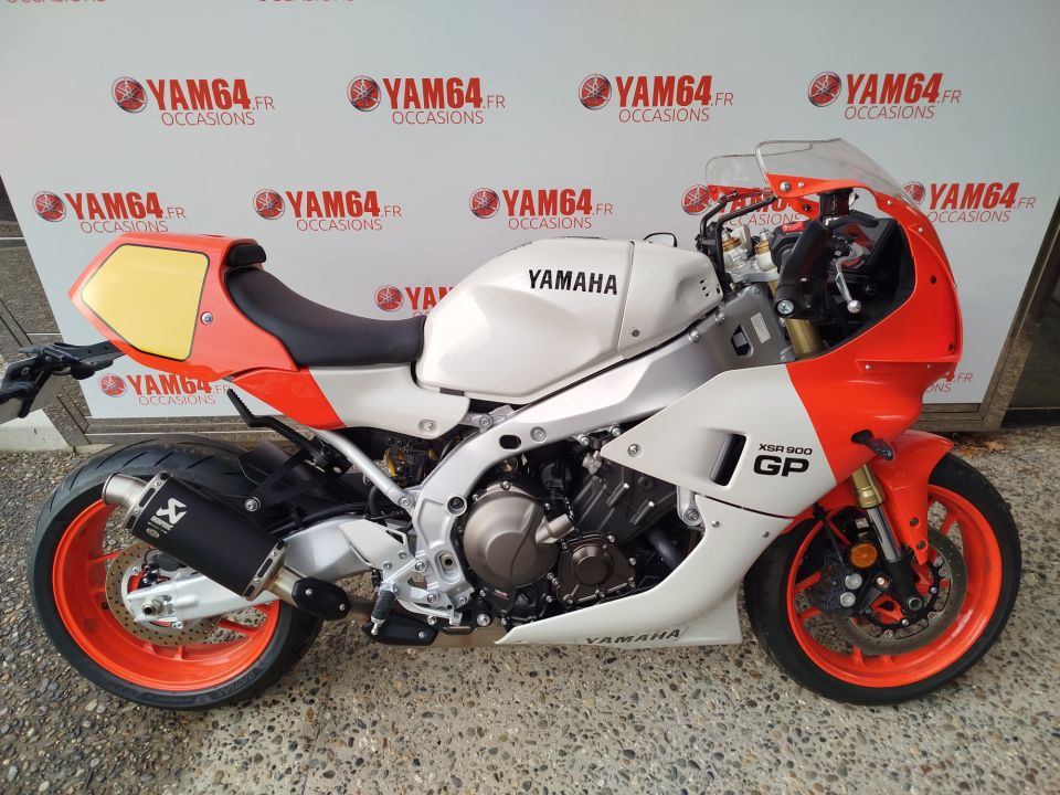 YAMAHA XSR 900 GP 4
