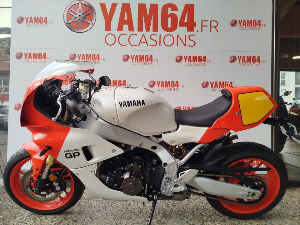 YAMAHA XSR 900 GP 4