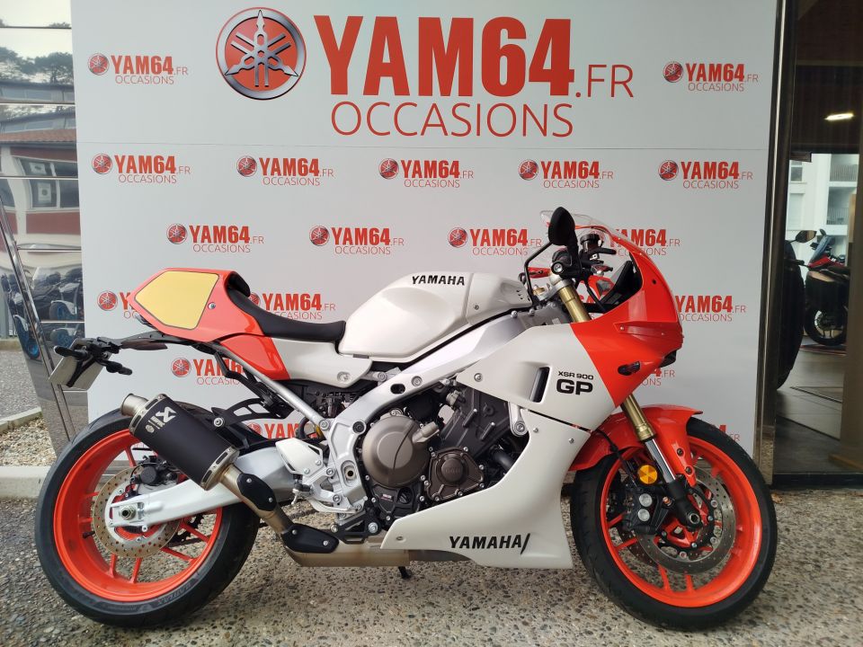 YAMAHA XSR 900 GP 4