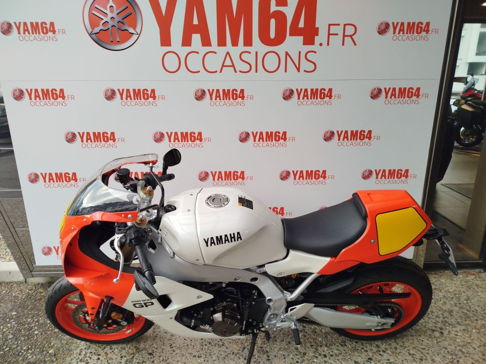 YAMAHA XSR 900 GP 4