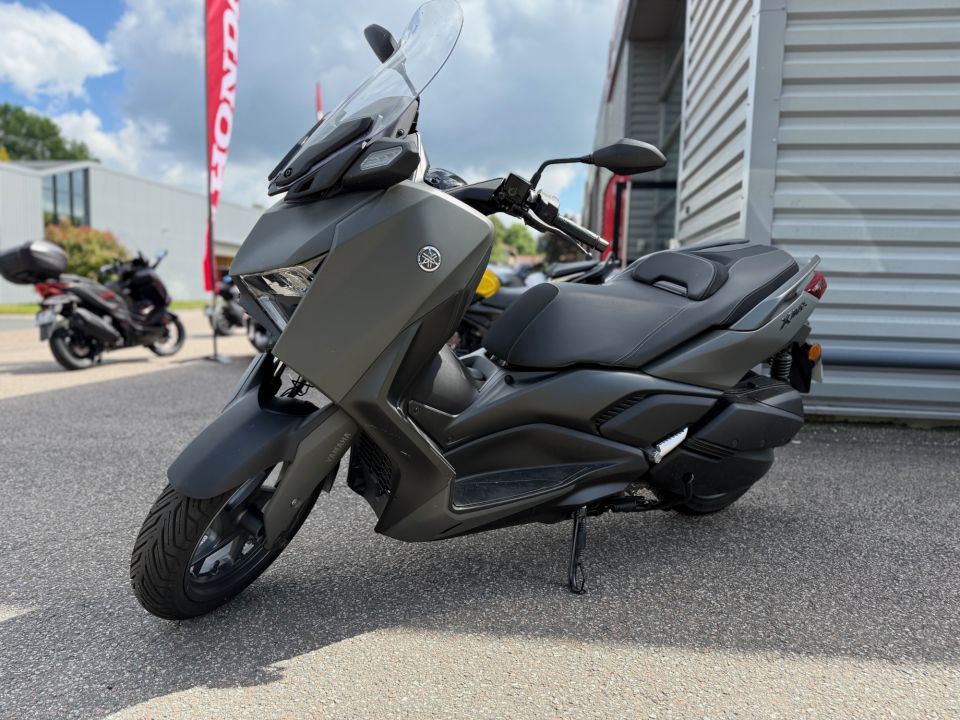 YAMAHA XMAX 300 4