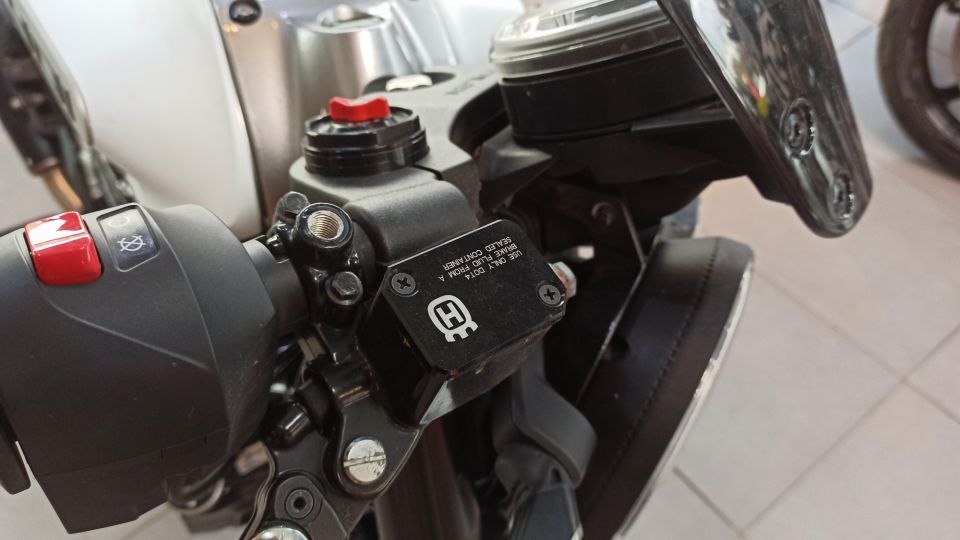 HUSQVARNA 401 VITPILEN 4