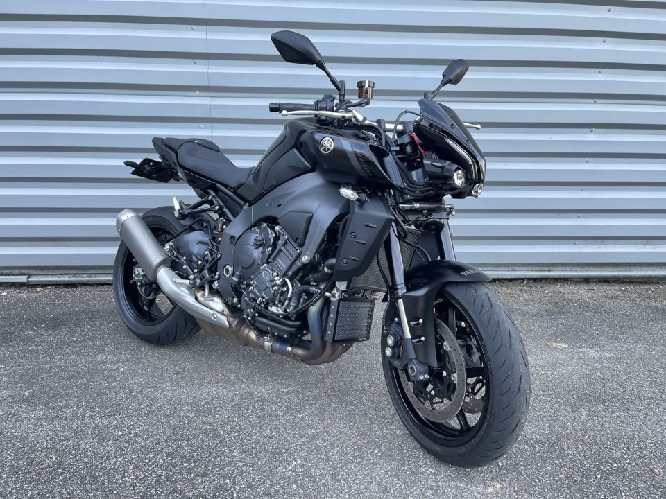 YAMAHA MT-10 4