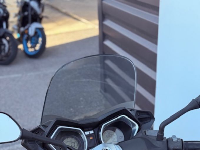 YAMAHA XMAX 125 4