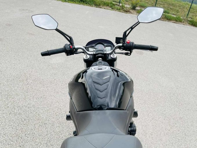 SUZUKI GSR 600 4