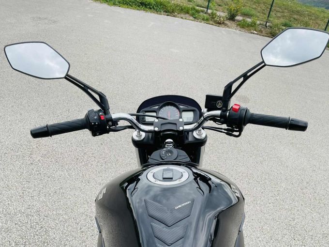 SUZUKI GSR 600 4