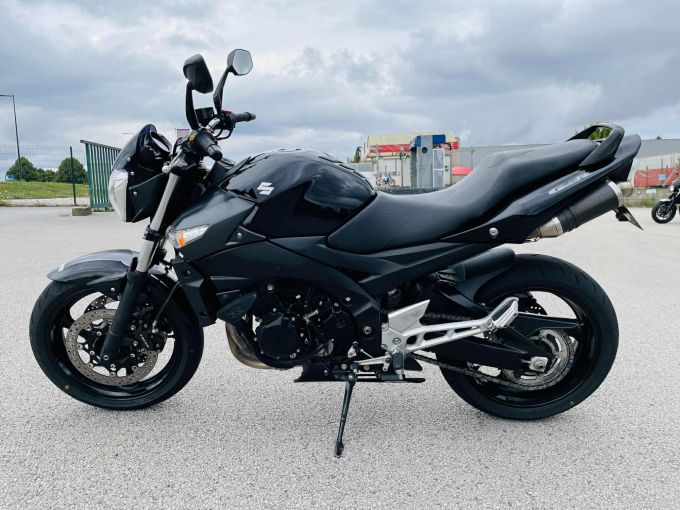 SUZUKI GSR 600 4