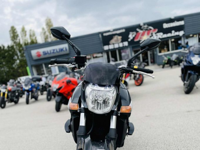 SUZUKI GSR 600 4