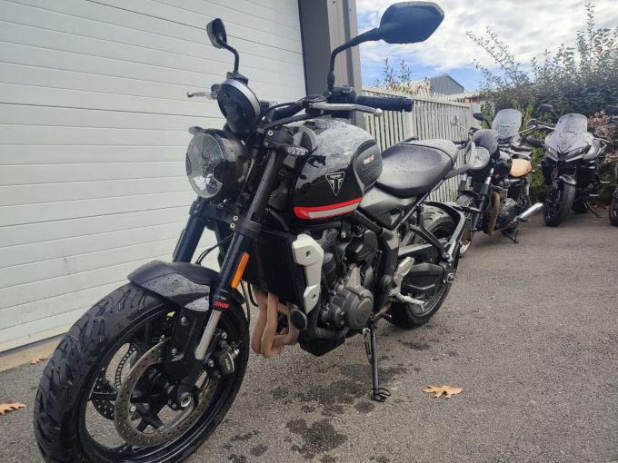 TRIUMPH TRIDENT 660 4