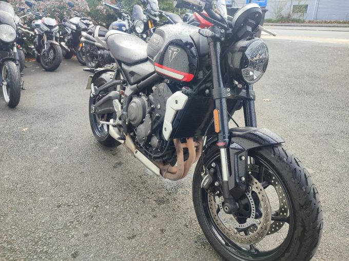 TRIUMPH TRIDENT 660 4