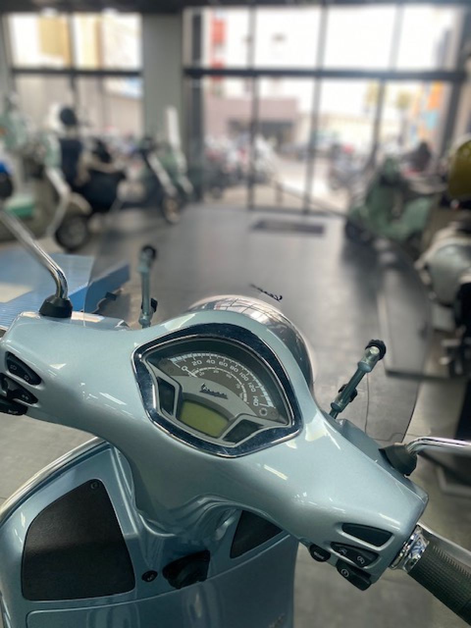 VESPA GTS 125IE SUPER 4